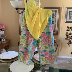 Briggs capris summer colors size 8P in great shapeYellow blue pink orang…